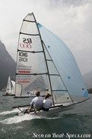 RS Sailing RS 800  Image issue de la documentation commerciale © RS Sailing