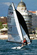 RS Sailing RS 100 en navigation Image issue de la documentation commerciale © RS Sailing