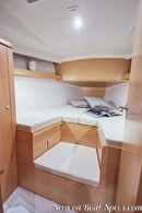Jeanneau Sun Odyssey 319 interior and accommodations Picture extracted from the commercial documentation © Jeanneau