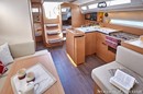 Jeanneau Sun Odyssey 410 intérieur et aménagements Image issue de la documentation commerciale © Jeanneau