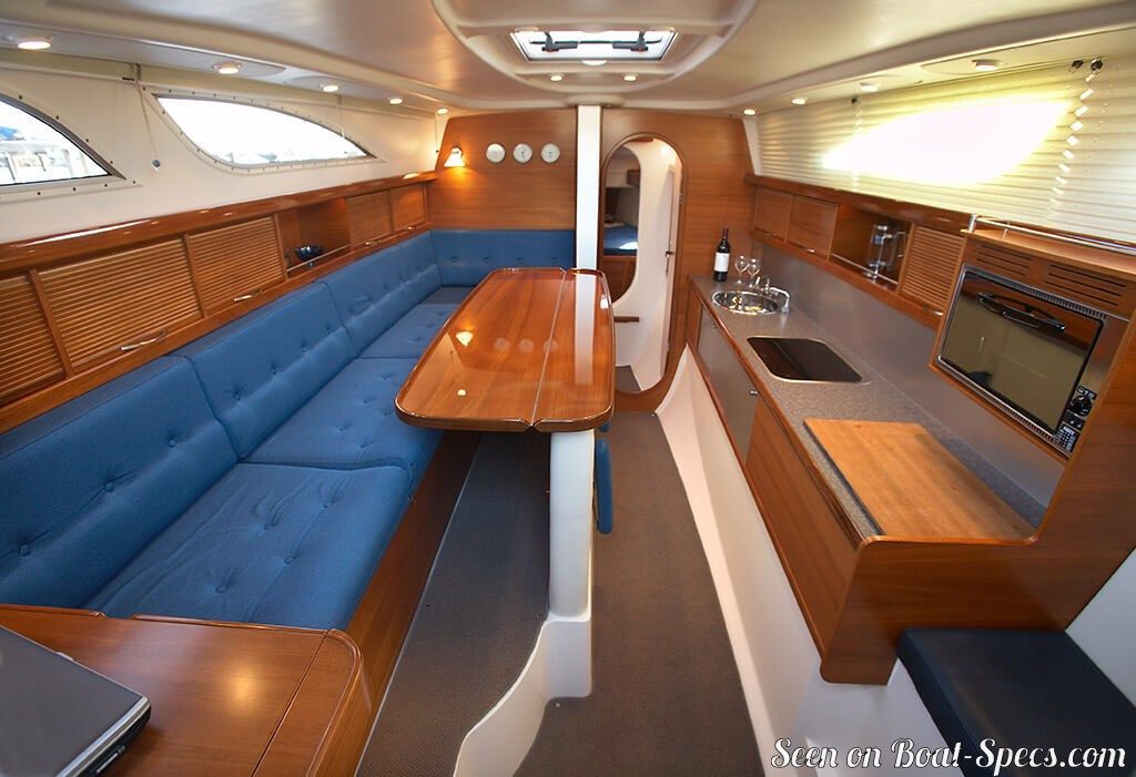 https://www.boat-specs.com/img/boat/139/quorning-boats-dragonfly-35-accommodations-1.jpg
